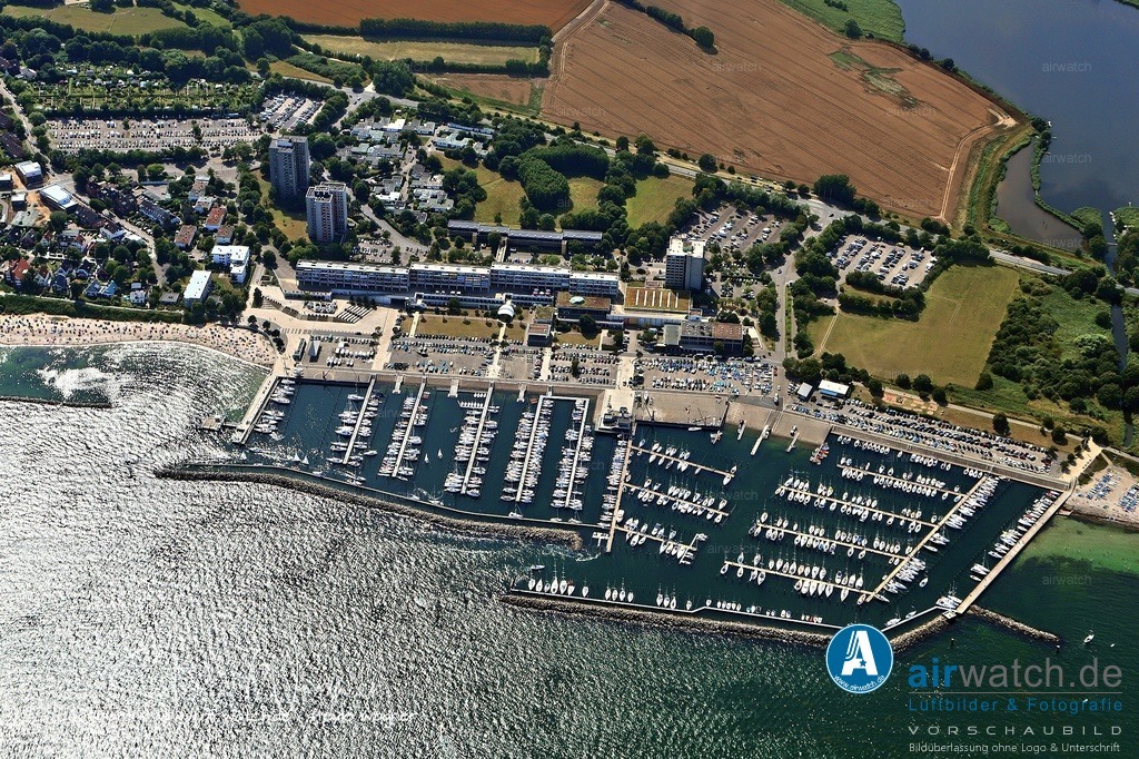 Luftbild Kiel-Schilksee - Die große Windjammerparade | Die große Windjammerparade findet am Samstag, den 27. Juni 2026, auf der Kieler Förde statt. Regatten: Während der gesamten Saison finden im Olympiazentrum zahlreiche nationale und internationale Segelwettbewerbe statt.