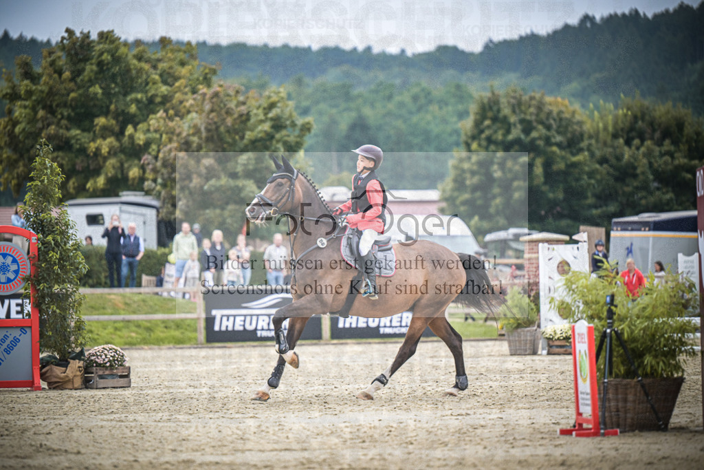 DOS_1051 | Entdecke hochwertige Reitturnierfotos von Foto Oger. Professionell, emotional und authentisch – jetzt Lieblingsmomente im Shop bestellen.Deutschlandweite Turnierfotografie. - Realisiert mit Pictrs.com