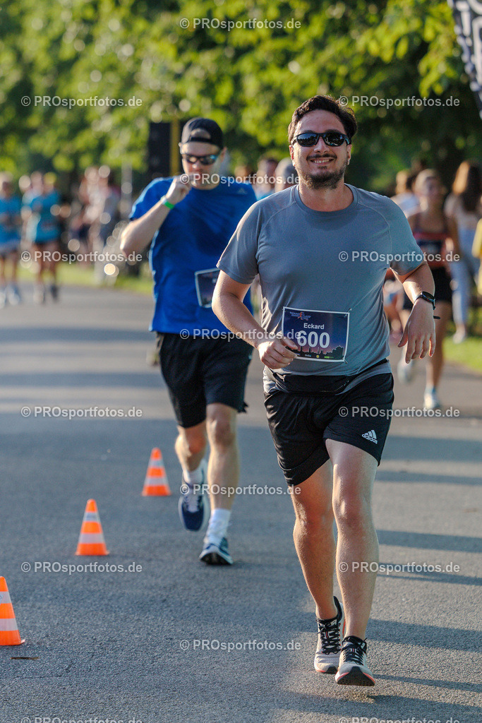 Sparda-Bank Nachtlauf Bonn; Bonn, 18.06.2025 | Impressionen vom Sparda-Bank Nachtlauf Bonn am 18.06.2025 in Bonn (Nordrhein-Westfalen). 