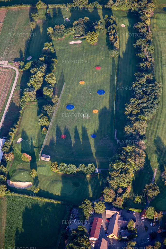 Vue aérienne: Club de golf de Strasbourg à Illkirch-Graffenstaden dans le département Bas Rhin, France – .Photo: IMG_137871.jpg prise le 18/08/2023 par Werner Riehm/FLY-FOTO.eu – Résolution de l'original: 3648 x 5472 px – WWW.GOLF-STRASBOURG.COM