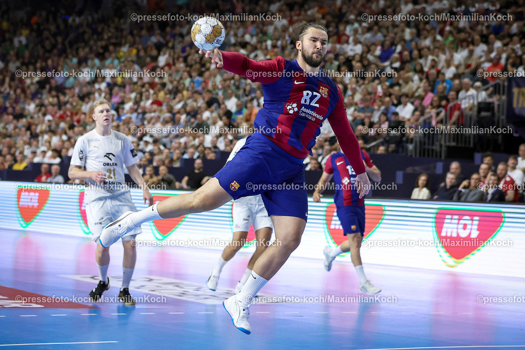 KoeEHF08062402004 | 08.06.2024, Köln, Handball, TruckScout24 EHF FINAL4, Machineseeker Champions League Men, Lanxess-Arena, Halbfinale, THW Kiel - FC Barcelona: Luis Frade (FC Barcelona)