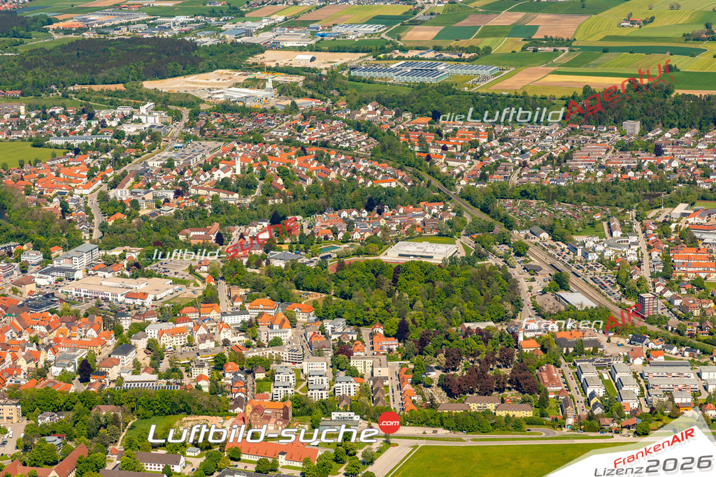 Das Luftbild zeigt :  Kaufbeuren - Die Luftaufnahme wurde 2024 vom UL-Flugzeug aus erstellt ( keine Drohne ) - Hochauflösende Luftaufnahme - Für grossformatige Ausdrucke geeignet. Die Geschenkidee !Mit Lizenz und Bildrechte bestellbar
