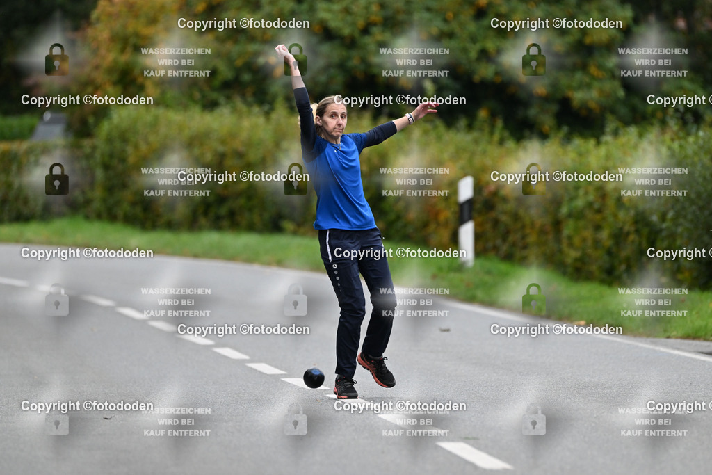 DSC_0546 | Anke Oldewurtel / Uttel beim letzen Wurf. Es fehlte "ein" Meter um den Sieg nach Uttel zu holen. Uttel gewinnt mit 99m