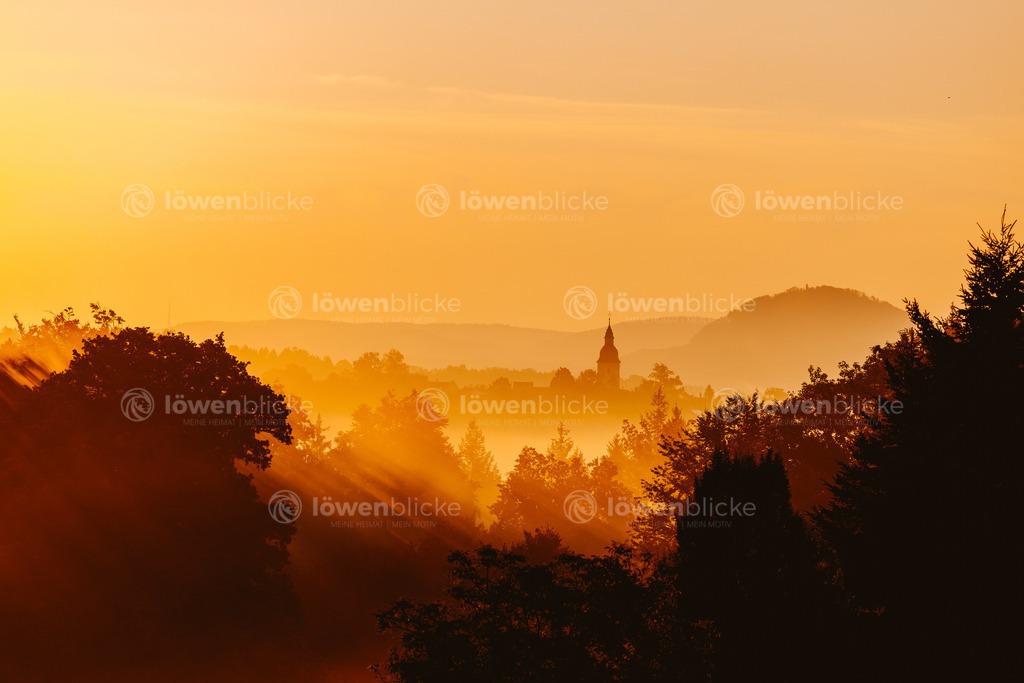 Blick von Adelberg auf Börtlingen bei Sonnenaufgang | löwenblicke | shop