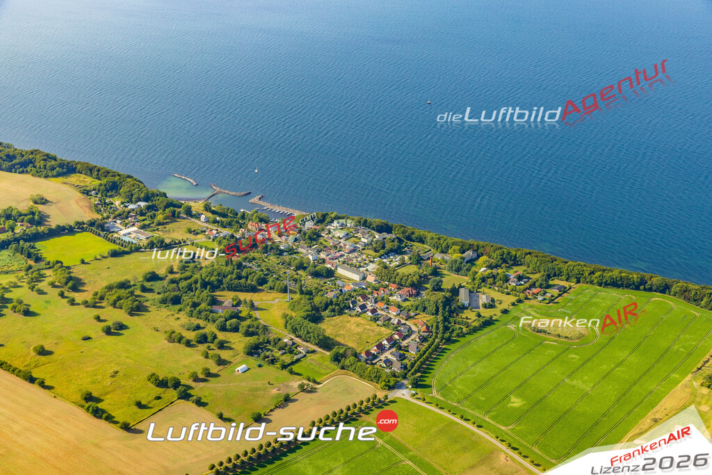 Luftaufnahme der Stadt Lohme - Die Luftaufnahme wurde 2025 vom UL-Flugzeug heraus erstellt ( keine Drohne ) - Hochauflösende Luftaufnahme - für professionelle Ausdrucke geeignet. Die Geschenkidee !Hier alle&nbsp;Infos zur Lizenzierung der LuftaufnahmeWir fliegen auch dieses Jahr wieder in Ihre Region um Luftbilder zu erstellen.- Luftbild anfragen
