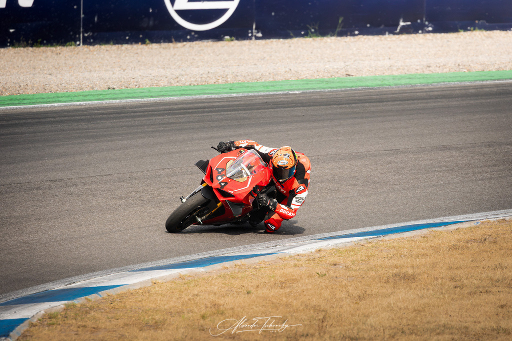 Ducati Trackday Hockenheimring 2026 | Entdecken Sie die faszinierende Welt von Alexander Tschuncky Arts: Kreative Fotografie, atemberaubende Automobilkunst und hochwertiger Bilderdruck. Lassen Sie sich inspirieren! - Realisiert mit Pictrs.com