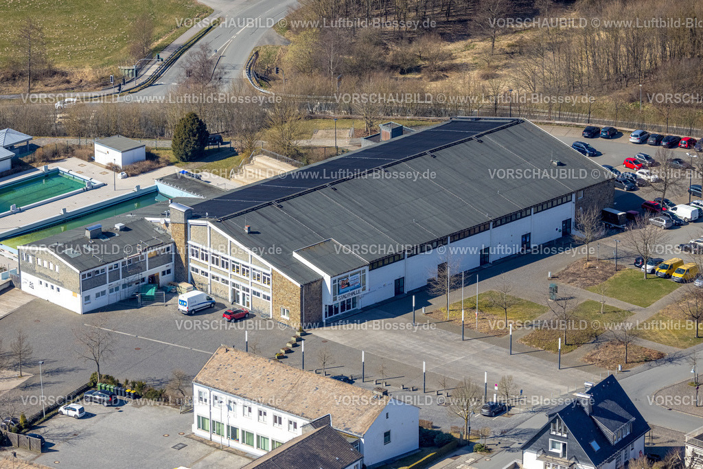 Schmallenberg220303721 | Luftbild, Stadthalle und Wellen-Freibad in Schmallenberg, Sauerland, Nordrhein-Westfalen, Deutschland