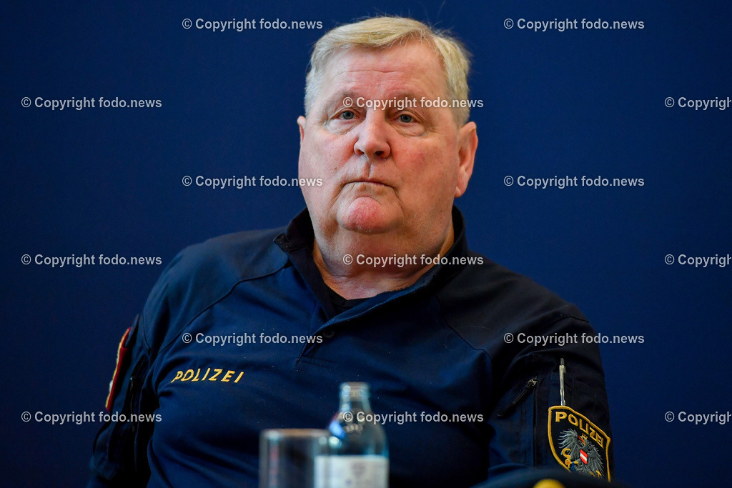 Landespolizeidirektion Ooe_ Pressekonferenz Festnahmen Halloween Nacht 2022_ 27.12.2022-29 | 27.12.2022, Landespolizeidirektion Oberoesterreich, AUT, Pressekonferenz Festnahmen Halloween Nacht 2022, im Bild Karl Pogutter (Stadtpolizeikommandant Linz)