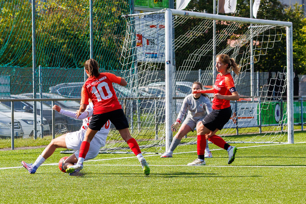 FCHHÜT_251003_4440 | 1.FC Heidenheim 1846 II vs. TSV Hüttlingen, Fußball, Frauen, Bezirkspokal, 2025/2026, 1.Runde, 03.10.2025 in Mergelstetten, Sportplatz 2(Foto: Michael Bulling) - Realisiert mit Pictrs.com