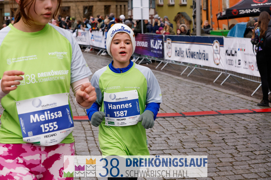 1700m Stadtwerke Jugendlauf | 3 Koenigslauf 2024 1700m Stadtwerke Jugendlauf - Realisiert mit Pictrs.com