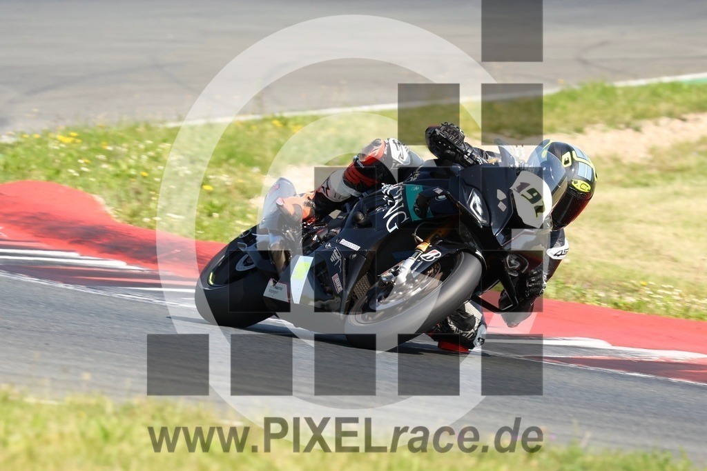 0192-20240608_10928 | Schöne Erinnerungen an spannende Momente - das festzuhalten ist unser Job. PIXELrace.de ist seit 2003 auf den Rennstrecken Europas unterwegs um die Action draußen beim Fahren und die wunderbare Stimmung imm Fahrerlager für euch einzufangen.