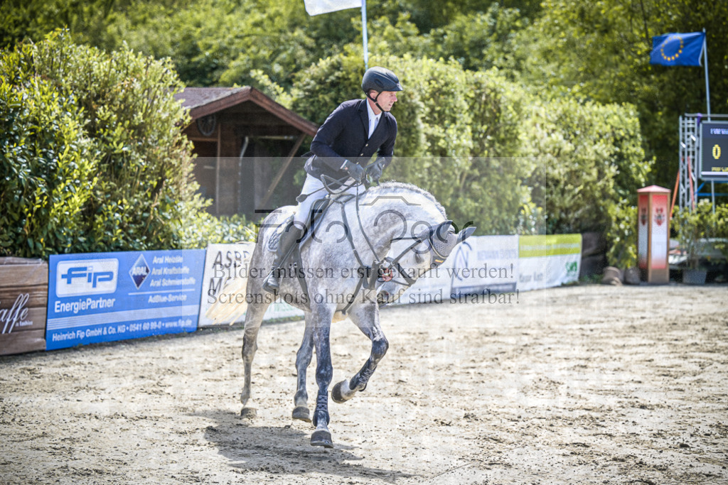 DOS_4086 | Entdecke hochwertige Reitturnierfotos von Foto Oger. Professionell, emotional und authentisch – jetzt Lieblingsmomente im Shop bestellen.Deutschlandweite Turnierfotografie. - Realisiert mit Pictrs.com
