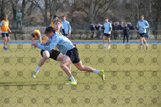 RGE_8366 | Hertha BSC, 2.Bundesliga, Herren, Training auf dem Hanns-Braun-Platz, Saison 2025/26, im Bild vorn Fabian Reese ( Hertha BSC ), dahinter Niklas Hildebrandt ( Hertha BSC ),  11.03. 2026, Fotograf: Ralf Gebhardt - Realisiert mit Pictrs.com