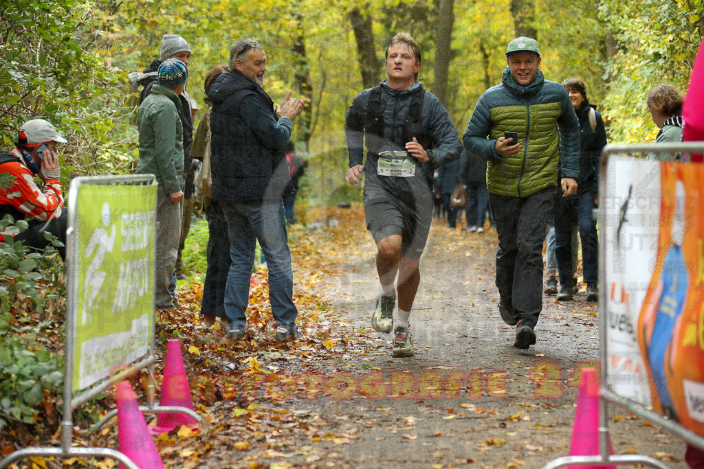 251026_1315_EX1_3009 | Sportfotografie im Rhein-Sieg Kreis, Köln, Bonn, NRW, Rheinland Pfalz, Hessen, etc. Unser Tätigkeitsfeld umfasst den Laufsport vom Volkslauf über den Marathon, Duathlon, Triathon bis zum Ultralauf wie Kölnpfad Ultra oder Schindertrail.