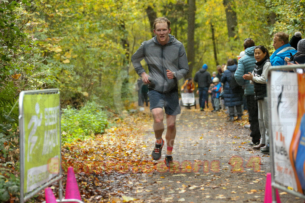 251026_1217_EX1_0037 | Sportfotografie im Rhein-Sieg Kreis, Köln, Bonn, NRW, Rheinland Pfalz, Hessen, etc. Unser Tätigkeitsfeld umfasst den Laufsport vom Volkslauf über den Marathon, Duathlon, Triathon bis zum Ultralauf wie Kölnpfad Ultra oder Schindertrail.