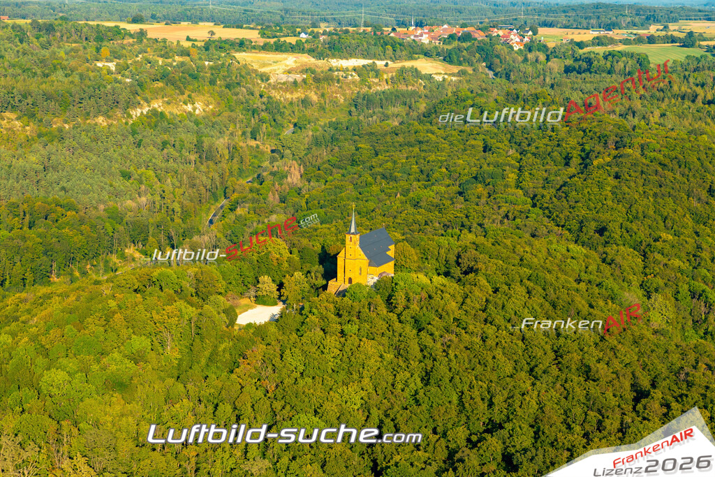 Das Luftbild zeigt : Gügel Scheßlitz - Die Luftaufnahme wurde 2024 vom UL-Flugzeug aus erstellt ( keine Drohne ) - Hochauflösende Luftaufnahme - Für grossformatige Ausdrucke geeignet. Die Geschenkidee !Mit Lizenz und Bildrechte bestellbar