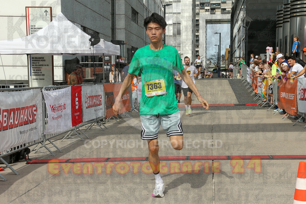 250920_1327_EX1_4739 | Sportfotografie im Rhein-Sieg Kreis, Köln, Bonn, NRW, Rheinland Pfalz, Hessen, etc. Unser Tätigkeitsfeld umfasst den Laufsport vom Volkslauf über den Marathon, Duathlon, Triathon bis zum Ultralauf wie Kölnpfad Ultra oder Schindertrail.