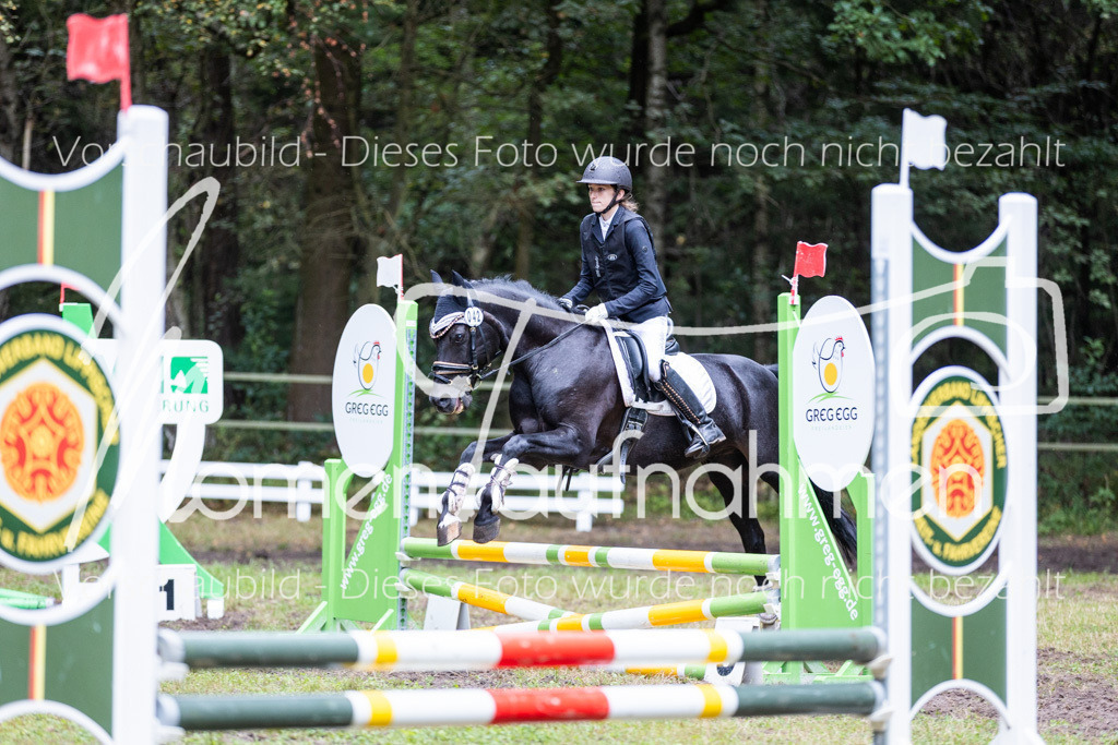 HB-Springreiter-008 | MomenTaufnahmen Pferdesportfotos