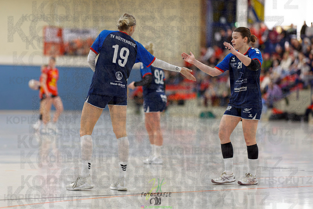 Frauen Regionalliga (HHV); HSG Wettenberg - TV Hüttenberg | Frauen Regionalliga (HHV); HSG Wettenberg - TV Hüttenberg am 06.12.2025 in Launsbach (Wettenberg) (Halle GS Launsbach (Wettenberg))Photo © 2025 - Jörg Heinrich - Realisiert mit Pictrs.com