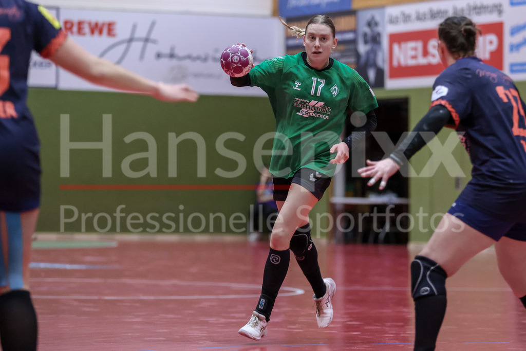 Handball, 2. Bundesliga Frauen, SV Werder Bremen - 1. FSV Mainz 05 | v.li.: Meike Becker (SV Werder Bremen, 17) am Ball, Spielszene, Aktion, Action