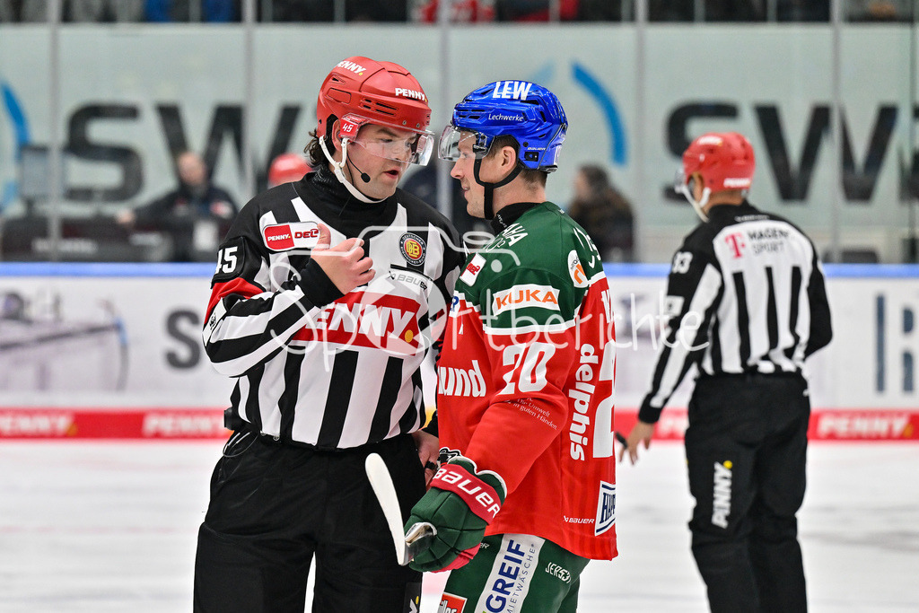 Augsburger Panther - Löwen Frankfurt | im gespraeche Hauptschiedsrichter Roman GOFMAN und Cody KUNYK (Augsburger Panther #20) / DEL: Augsburger Panther - Löwen Frankfurt, Curt Frenzel Stadiom am 11.10.2024