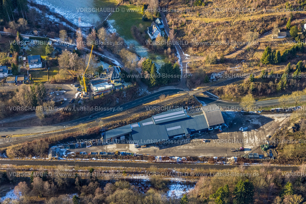 Brilon260104763 | Luftbild, Firmengelände an der Korbacher Straße Bundesstraße B251 Ecke Lüttmecke, Bahnlinie der Almetalbahn, Brilon-Wald, Brilon, Sauerland, Nordrhein-Westfalen, Deutschland