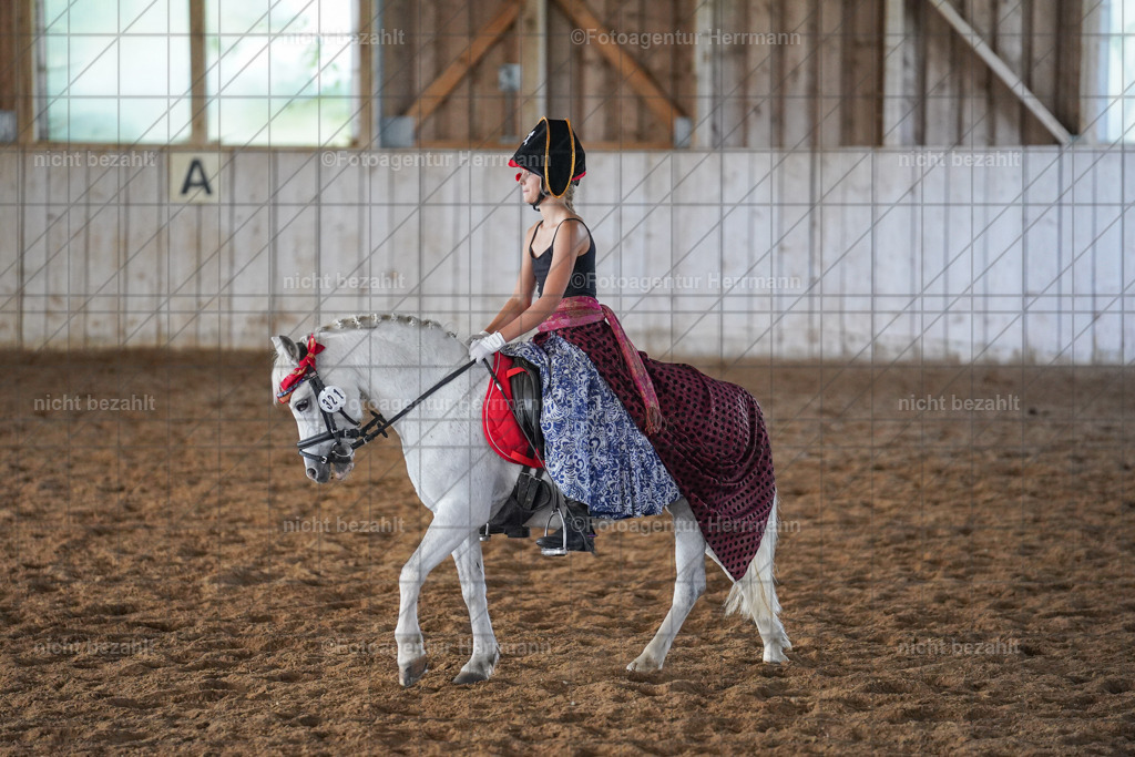 20230917-FAH09808 | Landsberg am Lech, 2023, Kaufbeuren, Kempten, Allgäu, Turnierfotografen Bayern, Fotoagentur Herrmann, Turnierbilder, Reitsport Fotos, Pferdefotograf, Augsburg, Bad Tölz, Dachau, Karlsfeld, Memmingen, Buchloe, Schwabmünchen