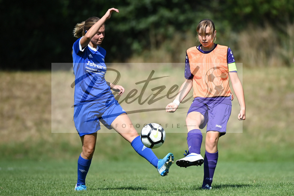 VFBGRE20200816_0060 | Fussball, Frauen:   bei dem Testspiel zwischen VfB Schinkel und TSG 07 Burg Gretesch IV auf der Sportanlage am Zuschlag am 16.08.2020 in Osnabrueck, Deutschland. - Realisiert mit Pictrs.com
