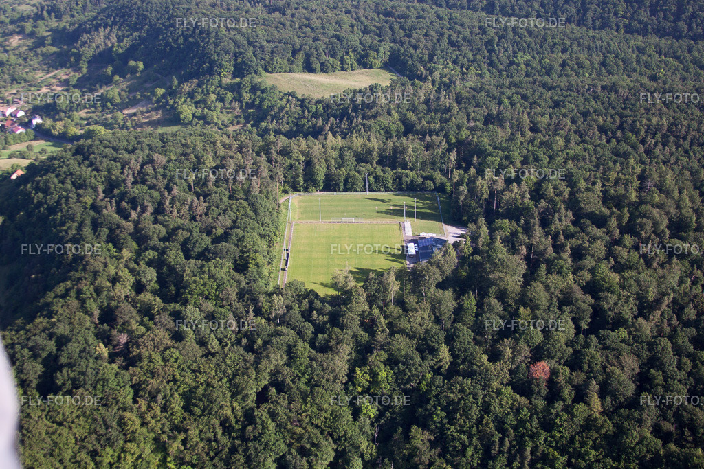 FV Mönchberg | Luftbild: FV Mönchberg im Ortsteil Mönchberg in Herrenberg im Bundesland Baden-Württemberg in Deutschland. Foto: IMG_67741.jpg vom 09.06.2014 durch Werner Riehm/FLY-FOTO.de - Realisiert mit Pictrs.com