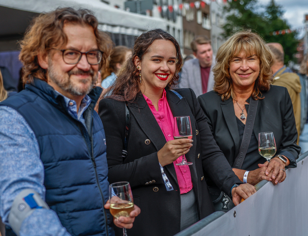 top-top.de 240913-062 | Foto, Video, Fotografie, Videografie, Fotobox, DJ, Discjockey, Musik, Musikbox, Veranstaltung, Photobooth, Amazon, Ebay, Buchtipp, Bestseller, Autor, Verlag, Buch, Wesel, Hamminkeln, NRW, Dinslaken, Rees, Drohne, Hochzeit, Party, Fotobox, Wesel, Fotograf