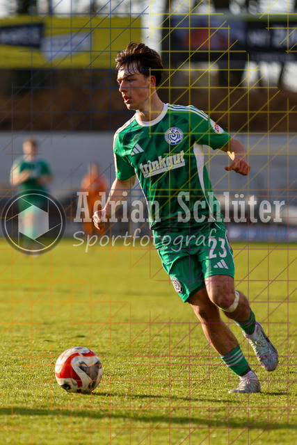 28.03.2026 GER, Fussball, Herren, Niederrhein Pokal Halbfinale, Saison 2025/2026, 1. FC Bocholt - MSV Duisburg | Jan-Simon Symalla (MSV Duisburg) in Aktion am Ball, Einzelaktion 