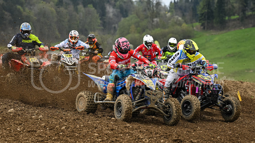 Motocross Schlatt bei Winterthur - 30. April 2023 | #123 Cruz Marcelo aus Langenthal (CH) auf 450 Ccm und #12 Buenter Oliver aus Waedenswil (CH) auf W TEC KTM beim Start in der Kategorie Quad am Motocross Schlatt bei Winterthur, 30. April 2023. 
Instagram: @mx_schlatt | @mc_wila | @sam_schweiz
Bild: Sportfotografie Markus Aeschimann | www.markus-aeschimann.ch - Realisiert mit Pictrs.com