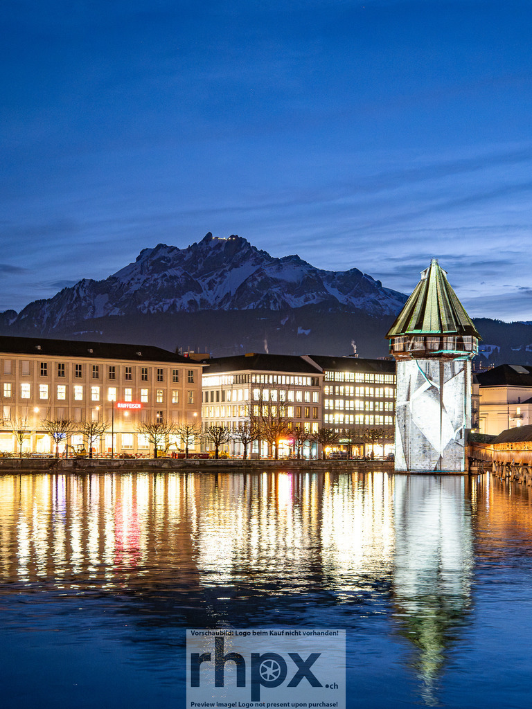 Lilu 2026 Kapellbrücke | Stimmungsvolle Fotokunst aus Luzern. Erlebe den Pilatus, den See und die Stadt Luzern in exklusiven Aufnahmen in der Fotogalerie & Shop. - Realisiert mit Pictrs.com