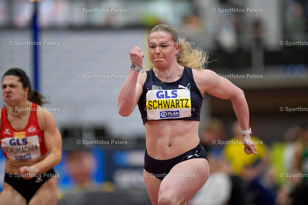 DM Halle 2026_Samstag-179 | 28.02.2026, xkaix, Leichtathletik Deutsche Meisterschaften Halle 2026,  v.l. Deutsche Meisterin Philina Schwartz (Berlin Athletics Capital Club) - Realisiert mit Pictrs.com