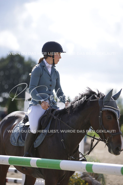 1J2A6456Nele Hoff_ Nordwarf_s Nikita_ Kn801_ HavekostSandra Rugullies_ Petite Blue_ Kn844_ Havekost | Foto- und Videografie für alles rund ums Pferd. Hochwertige Bilder und Videos vom Spring- und Dressurreiten, Voltigieren & mehr. Jetzt aktuelle Veranstaltungen und Preise im Shop ansehen. - Realisiert mit Pictrs.com