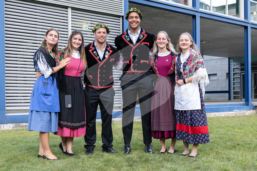 TESSINER2025_Ehrung_2246 | Die beiden Kranzgewinner vom Schwingklub Einsiedeln mit Schuler Alex (letzte Kranz zum Karriereende) und Neukranzer Schönbächler Martin. - Realisiert mit Pictrs.com