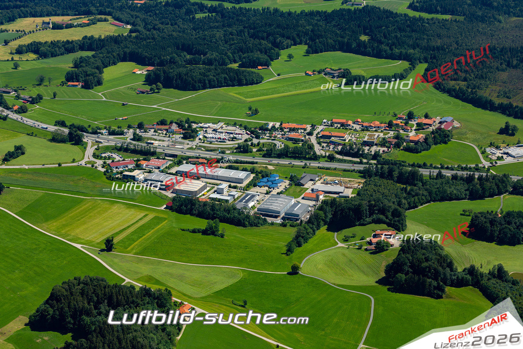 Aktuelles Luftbild von Loiderding Irschenberg - Die Luftaufnahme wurde 2022 mittels UL-Flugzeug erstellt ( keine Drohne ) - hochauflösende Kamera-Systeme von  Canon -Beste Qualität - Für grossformatige Ausdrucke geeignet. Die Geschenkidee !