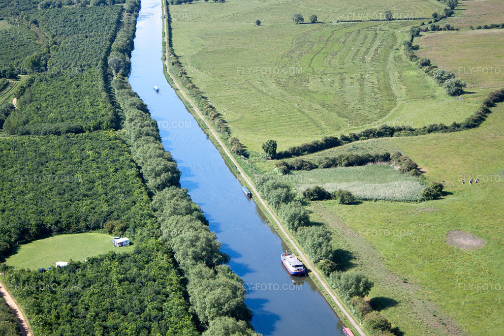 Aerial view: Gloucester-Sharpness Canal at Frampton-on-Severn in Frampton on Severn in the state England, Great Britain.Photo: IMG_40786(39749).jpg taken on 06/11/2011 by Werner Riehm/FLY-FOTO.comResolution of the original: 4752 x 3168 px