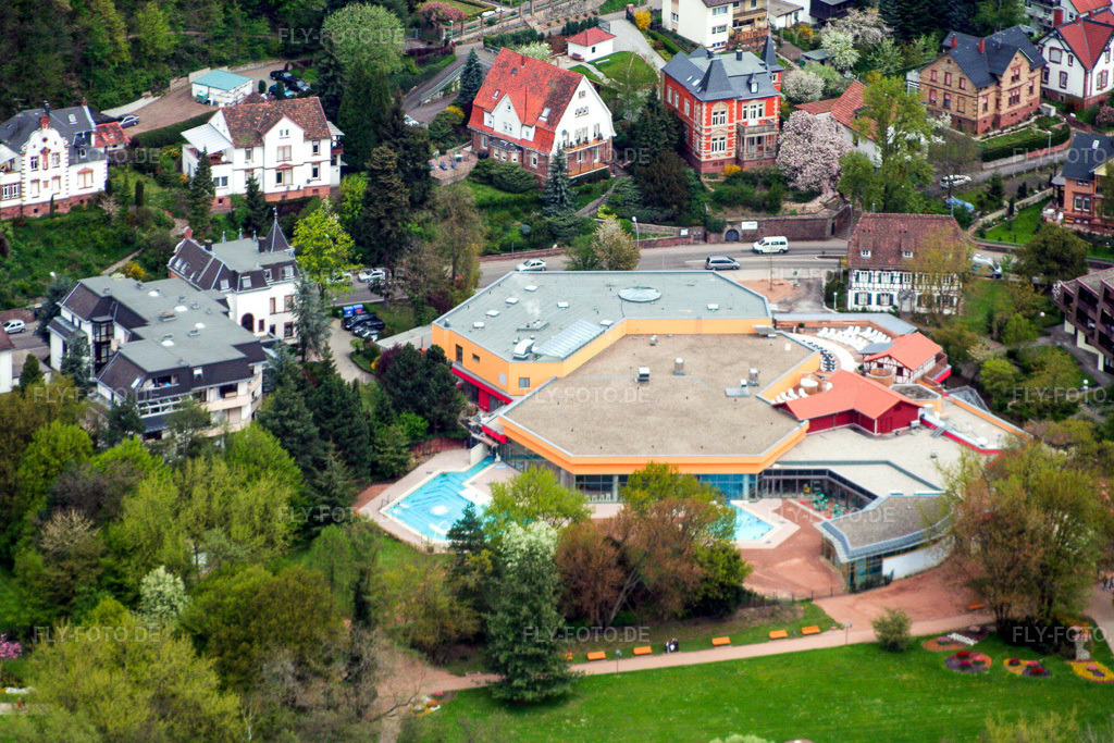 Luftbild: Therme und Kurpark der Südpfalz Therme und der Edith-Stein-Fachklinik Klinik für Neurologie in Bad Bergzabern im Bundesland Rheinland-Pfalz in Deutschland. Foto: IMG_1724.jpg vom 01.05.2006 durch Werner Riehm/FLY-FOTO.de