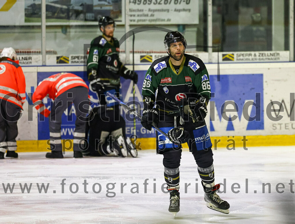 2023-03-03_106_TSV_Erding_gegen_ESC_Kempten | Erding, Deutschland, 03.03.2023:
Eishockey, Bayernliga Playoffs 2022 / 2023, Viertelfinale, TSV Erding gegen ESC Kempten, Endergebnis: 9:3

Michael Trox (Erding Gladiators, #86)

Foto: Christian Riedel / fotografie-riedel.net