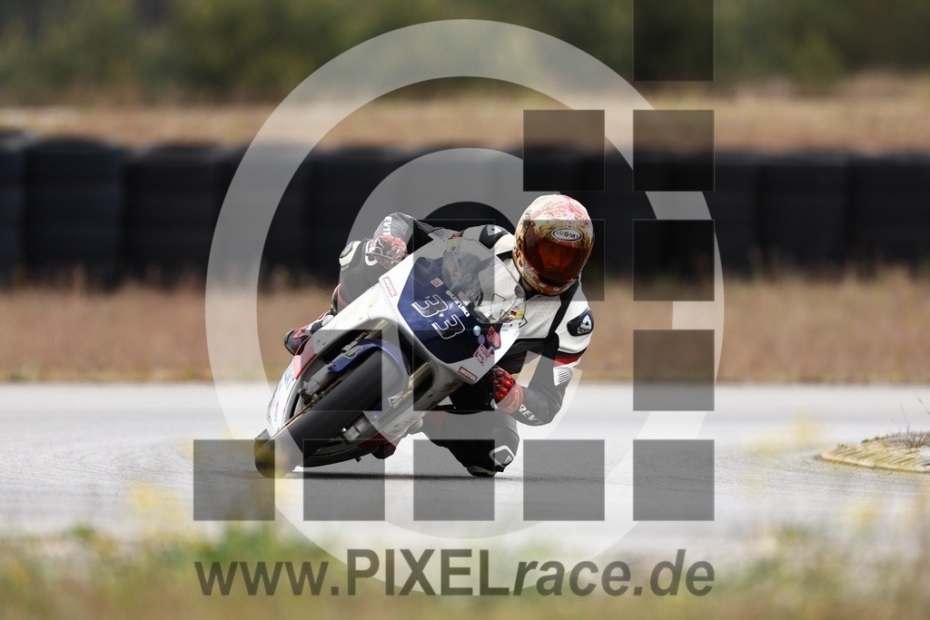 0033-20240511_01617 | Schöne Erinnerungen an spannende Momente - das festzuhalten ist unser Job. PIXELrace.de ist seit 2003 auf den Rennstrecken Europas unterwegs um die Action draußen beim Fahren und die wunderbare Stimmung imm Fahrerlager für euch einzufangen.