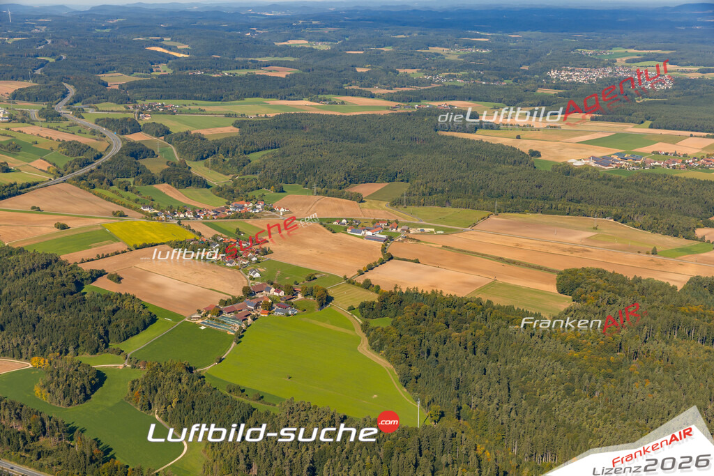 Klassische Luftaufnahme ohne Drohne zeigt:Oberleinseidl bei Ursensollen - Die Luftbildaufnahme wurde 2025 vom UL-Flugzeug heraus erstellt ( keine Drohne ) - Hochauflösende Luftaufnahme -Nicht vergleichbar mit Google Maps oder Satelittenbilder- Die Geschenkidee !Mit Lizenz und Bildrechte bestellbar