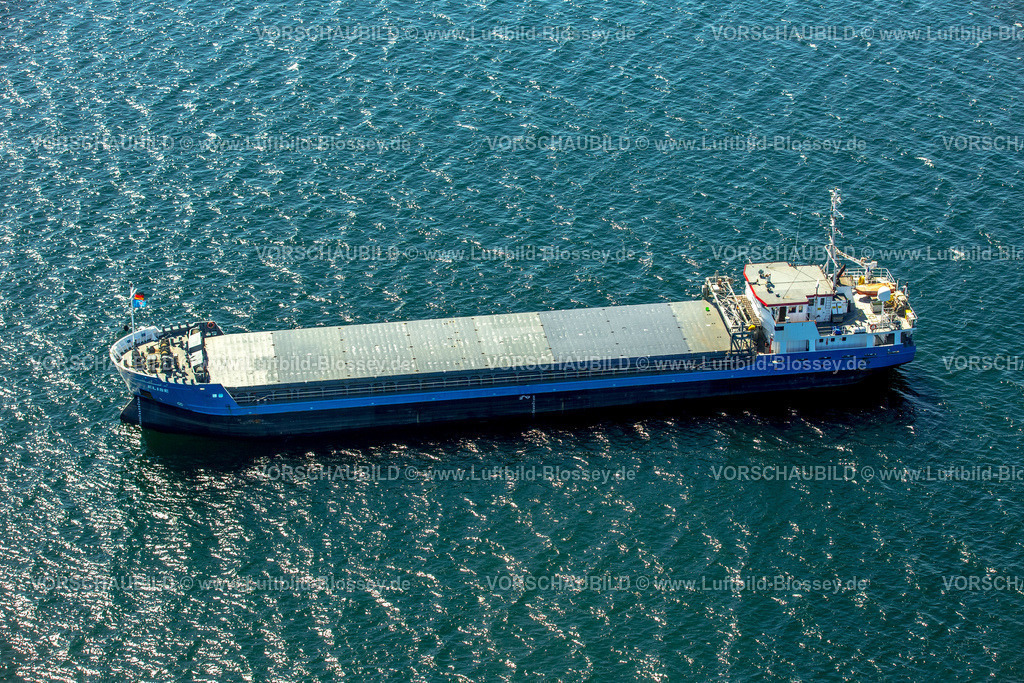 Luebeck15070613Travemuende | Frachtschiff Elise liegt auf Reede in der Lübecker Bucht, Ostsee , Lübecker Bucht, Hansestadt, , Deutschland