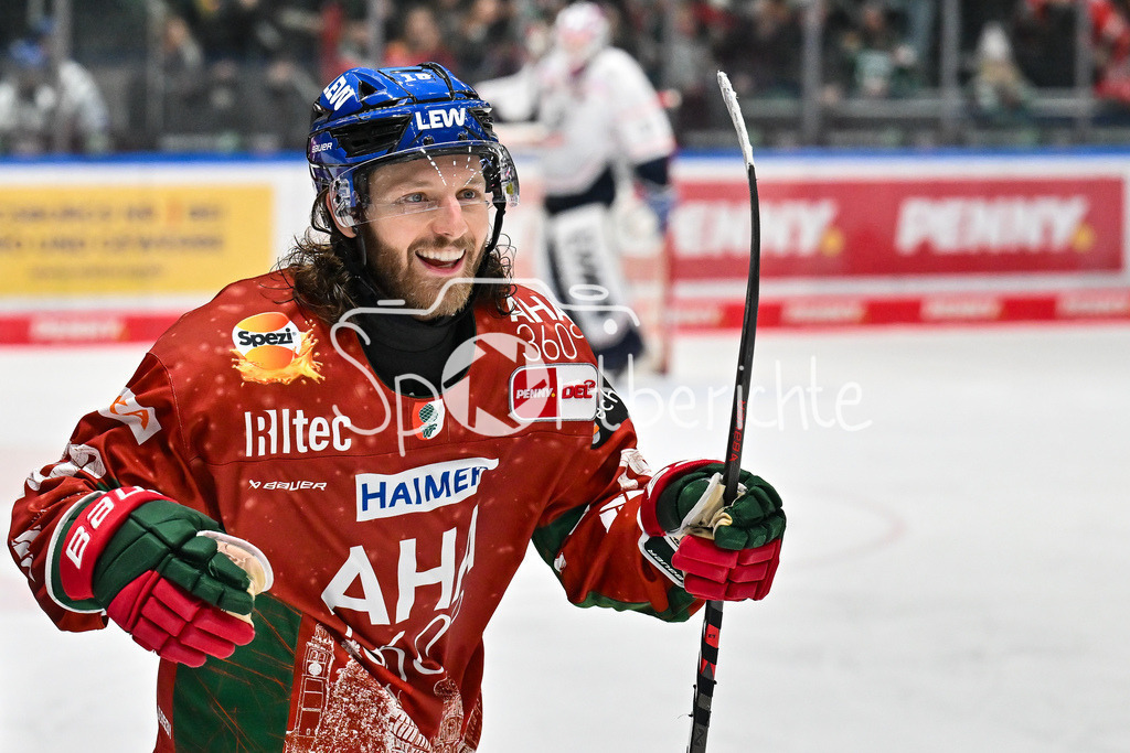 Augsburger Panther - Nürnberg Ice Tigers | AUGSBURG, GERMANY - 23. DECEMBER: Jubel der Panther nach dem Treffer zum 1-2 durch Anthony LOUIS (Augsburger Panther 18) / Tor / Torschuetze / Freude / Happy während dem Match zwischen den Augsburger Panthern und den Nürnberg Ice Tigers am 31. Spieltag der Penny DEL im Curt Frenzel Stadion