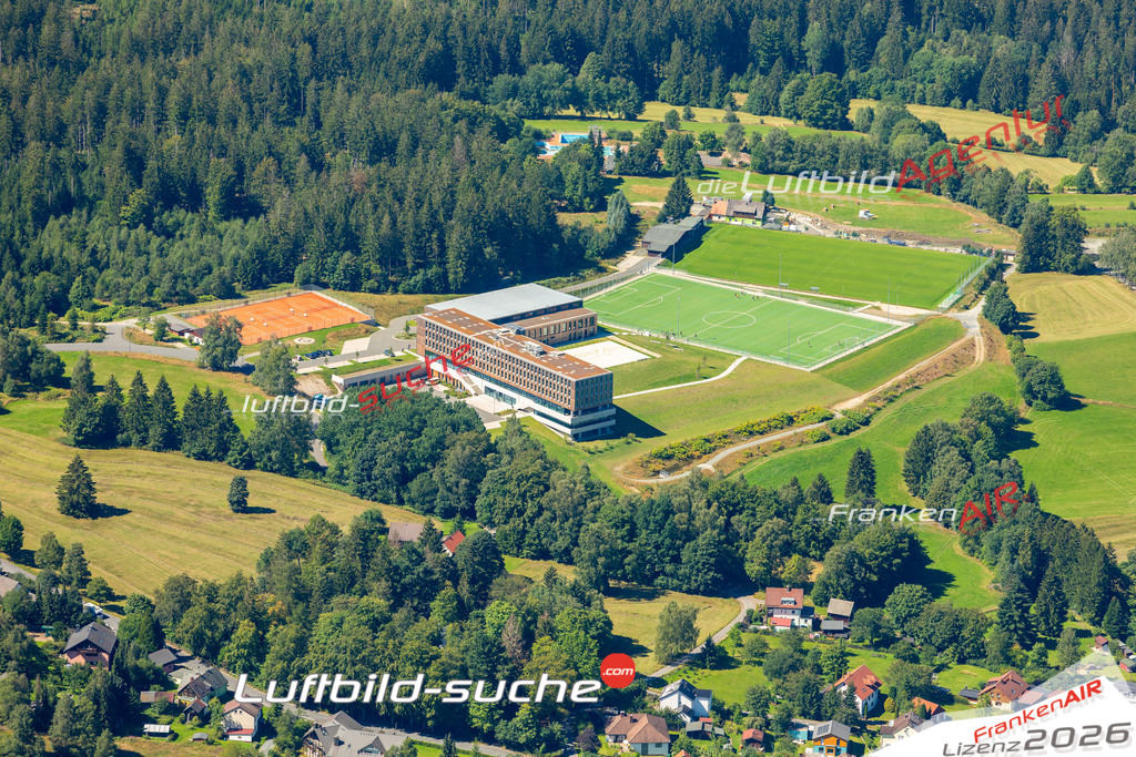 Das Luftbild zeigt : Sportcamp Bischofsgrün - Die Luftaufnahme wurde 2023 vom UL-Flugzeug aus erstellt ( keine Drohne ) - Hochauflösende Luftaufnahme - Für grossformatige Ausdrucke geeignet. Die Geschenkidee !Mit Lizenz und Bildrechte bestellbar