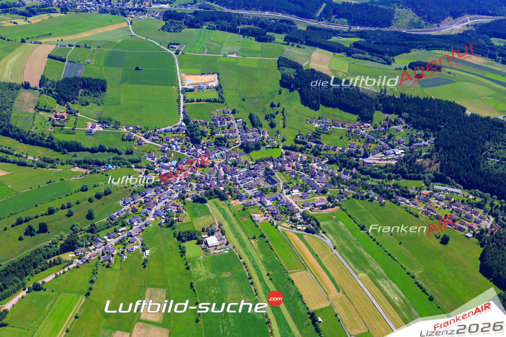 Die Luftaufnahme Windheim - Steinbach-am-wald wurde vom UL-Flugzeug (keine Drohne) aus fotografiert.Hohe Druck- Auflösung-die Geschenkidee!