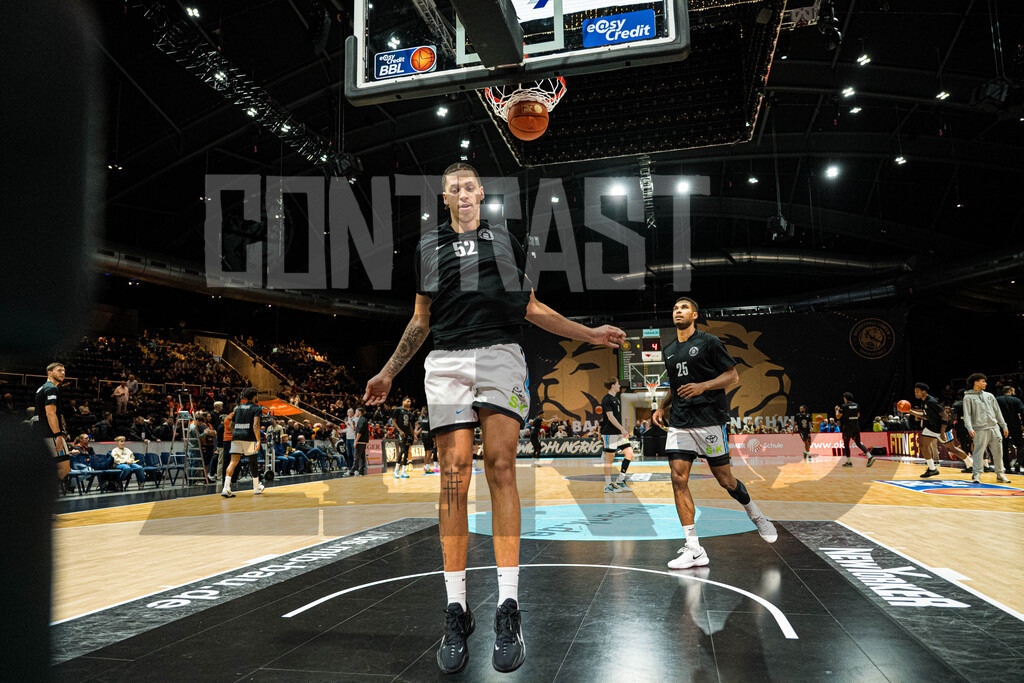 Basketball I Herren I Bundesliga I Saison 2025/2026 I 7. Spieltag I Basketball Löwen Braunschweig - Veolia Towers Hamburg | CONTRAST ZERØ MEDIA - Realisiert mit Pictrs.com