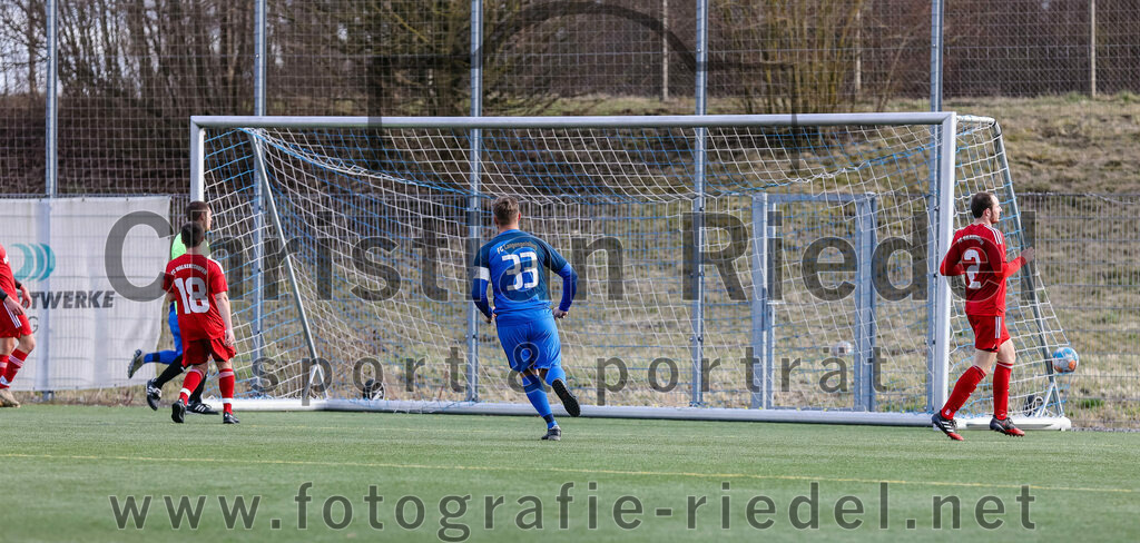 2024-02-24_103_FC_Langengeisling_gegen_FC_Walkertshofen | Erding, Deutschland, 24.02.2024:
Fußball, Bezirksliga Oberbayern Ost 2023 / 2024, Testspiel, FC Langengeisling gegen FC Walkertshofen, Endergebnis: 5:3

Torwart Michael Wehdanner (FC Walkertshofen, #1), Thomas Resner (FC Walkertshofen, #18), Hannes Dornauer (FC Langengeisling, #33), Florian Hermann (FC Walkertshofen, #2)

Foto: Christian Riedel / fotografie-riedel.net