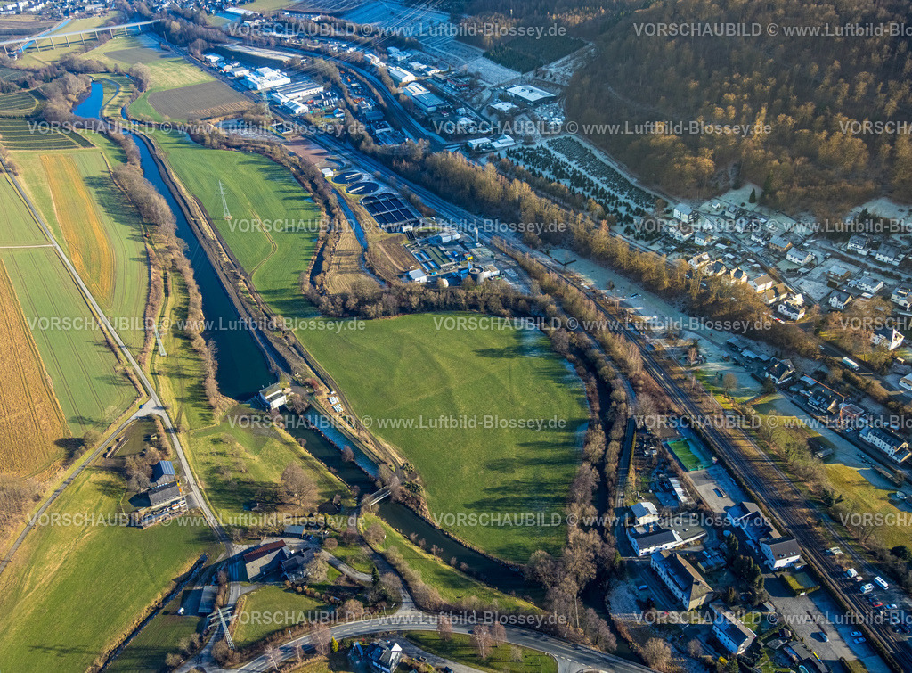 Bestwig260104373 | Luftbild, Gepketal und Fluss Ruhr Ruhraue mit Ruhrverband Kläranlage Bestwig-Velmede, Ruhrtal und Wehr, Wiesen und Felder, hinten die Ruhrtalbrücke Velmede, Velmede, Bestwig, Südwestfalen, Nordrhein-Westfalen, Deutschland
