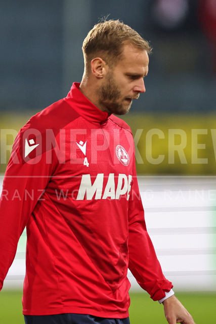 Austrian Bundesliga: Grazer AK 1902 vs LASK | GRAZ, AUSTRIA, 13.DEC.25 - SOCCER - ADMIRAL Bundesliga, Grazer AK 1902 vs LASK. The image shows Martin Kreuzriegler (GAK).